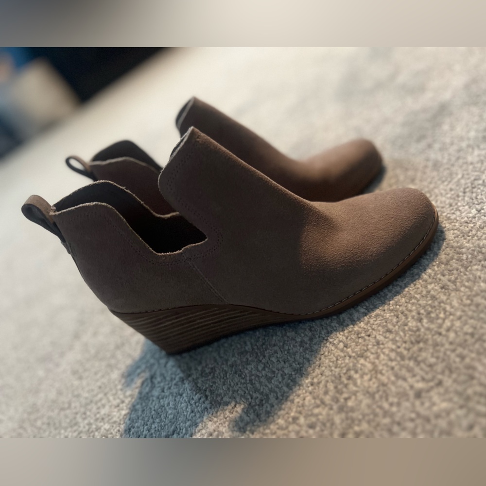 Toms wedge booties. Women sz 8.5